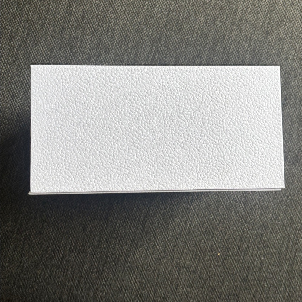 Dior White Box with Gold DIOR Logo - Picture 6 of 11